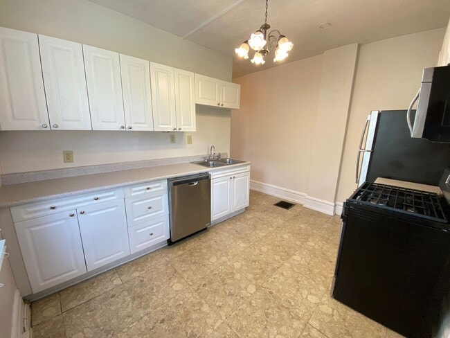 Building Photo - E 4th Ave 88-90 NCR