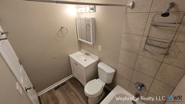 Building Photo - Gorgeous 3 Bedroom 1 Bath Ranch in Sevenhills