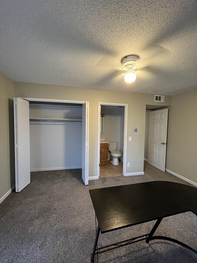 Building Photo - 710 E 200 S