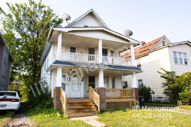 Primary Photo - Lovely 2 Bed, 1-Bath Upper Unit in Clevela...