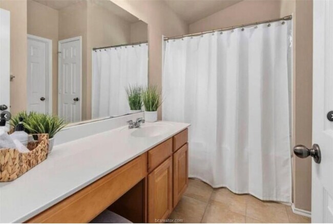Building Photo - 912 Whitewing Ln
