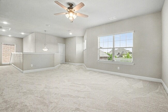 Building Photo - 3323 Royal Ridge Dr