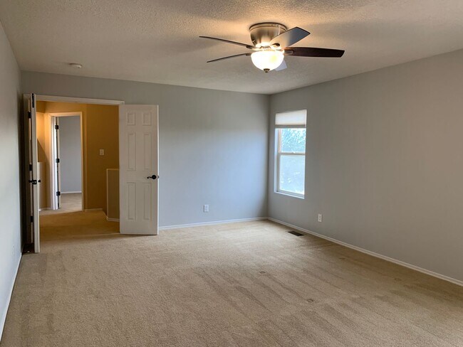 Building Photo - Magnificent 4 Bedroom, 2.5 Bath in Rio Rancho!