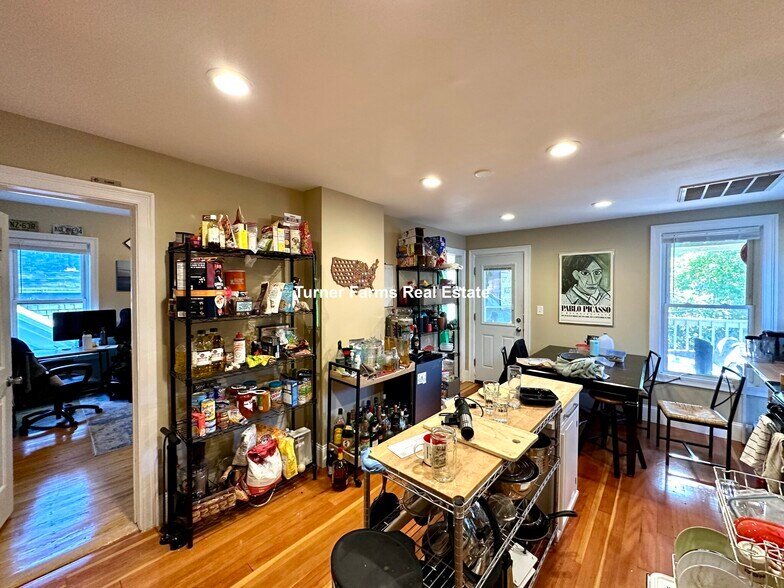 Building Photo - 44 Hillside St