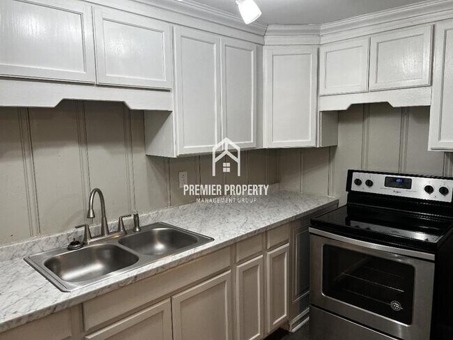 Building Photo - 1411 Highland Ave SE #B - HALF OFF FIRST M...