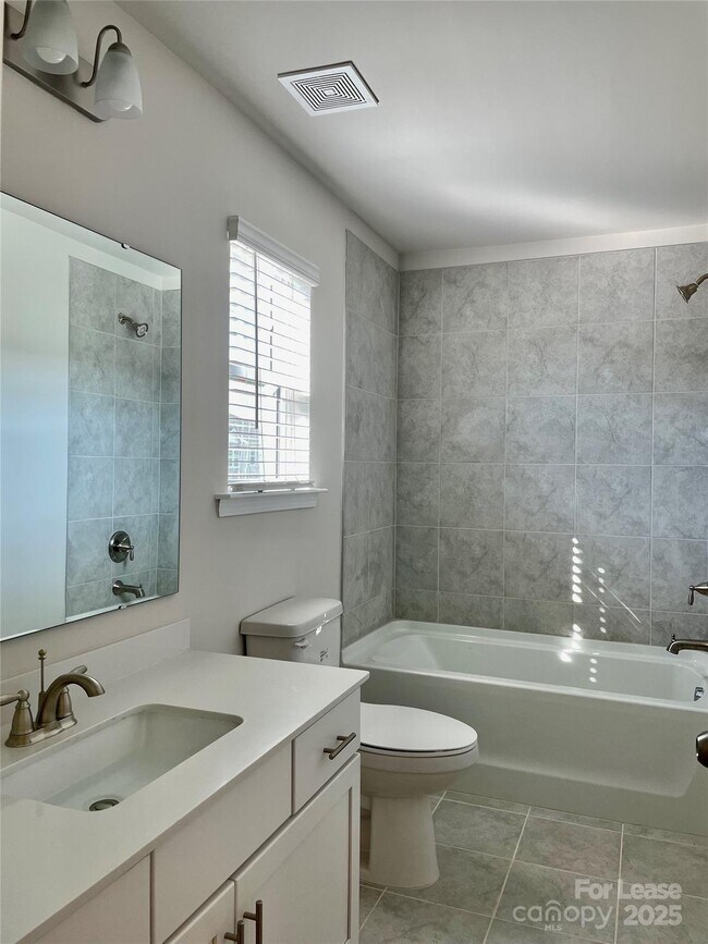 Building Photo - 403 Wescott St