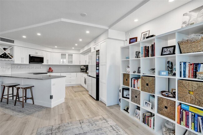Building Photo - 1340 S Ocean Blvd