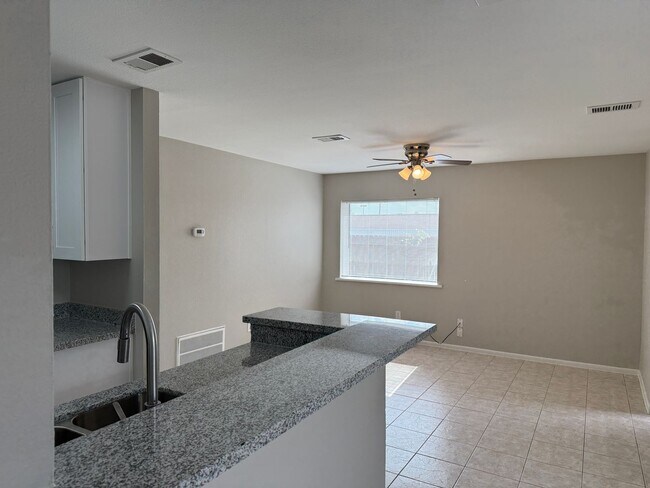 Building Photo - 13902 Buckingham Dr
