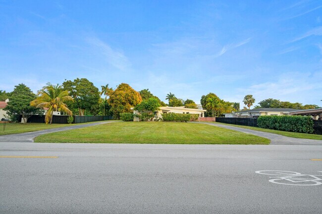 Building Photo - 13945 N Miami Ave