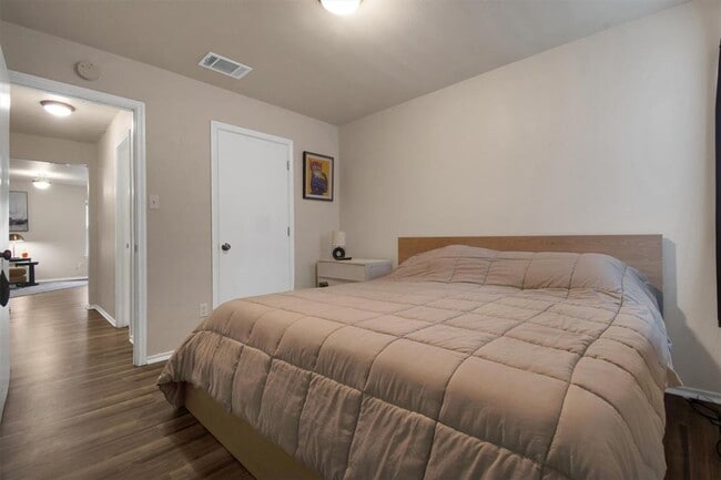 Building Photo - 18205 Topsail St