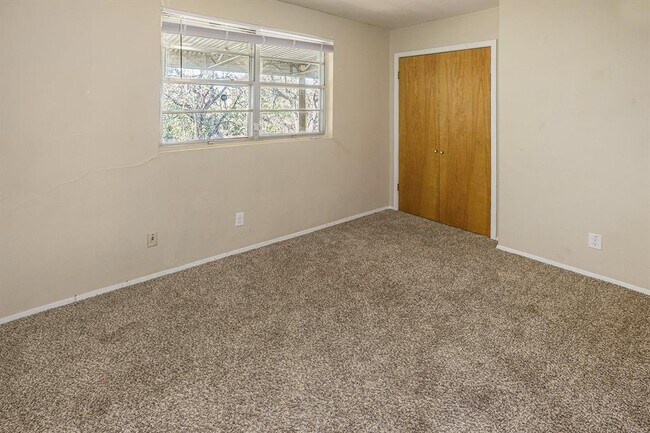 Building Photo - 1422 Flamingo Ln