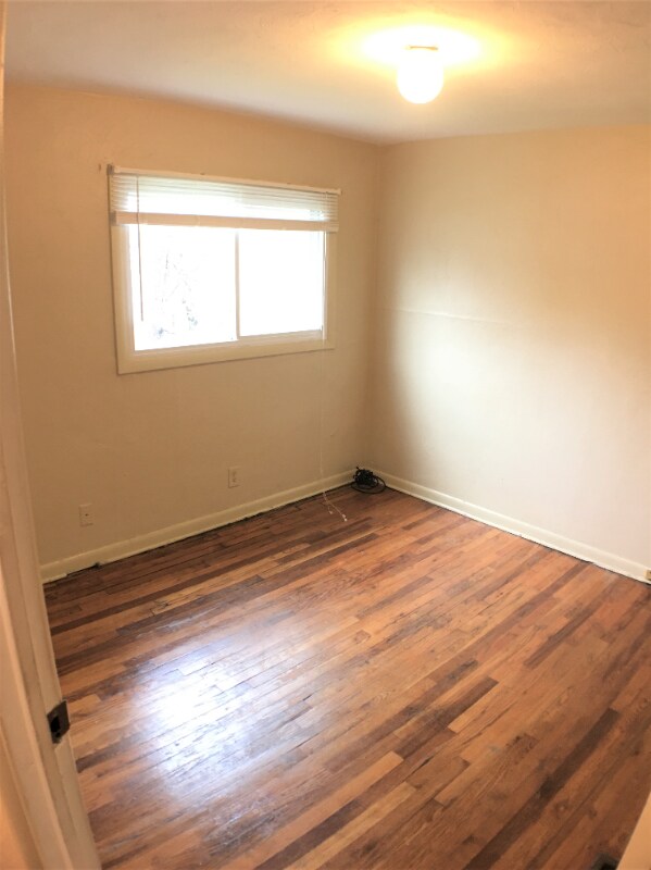 Building Photo - 432 E 16th Ave