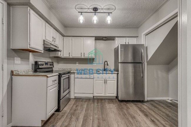 Building Photo - 245 Alexandria St