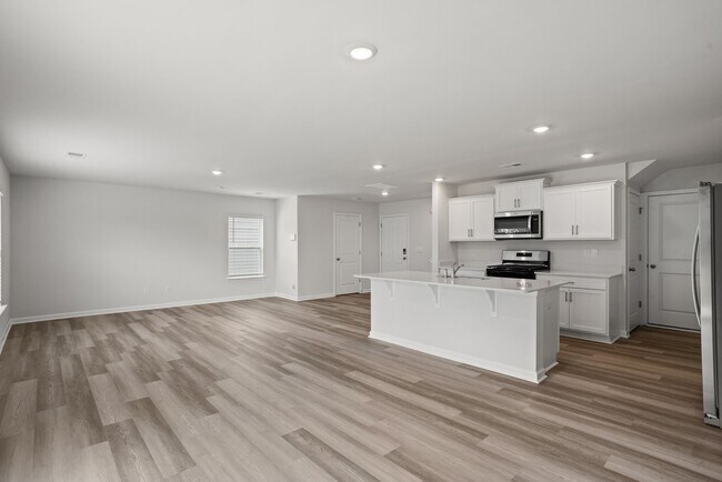 Building Photo - 215 Deskin Ln