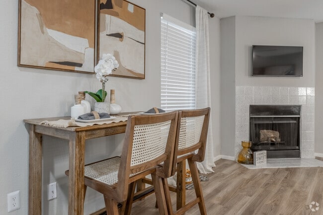1BR, 1BA - 640SF - Dining Room and Fireplace - Vanderbilt Lodge Apartments