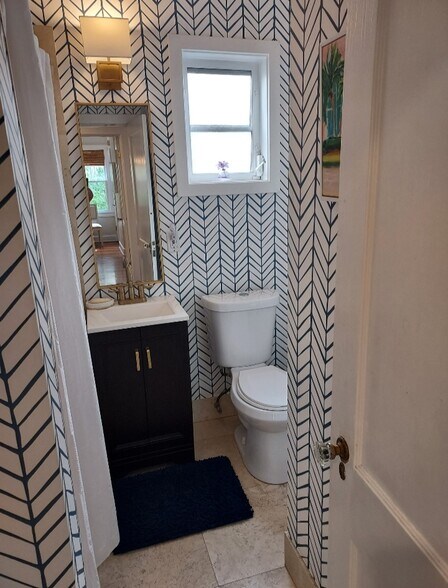 Building Photo - 248 Park Ave