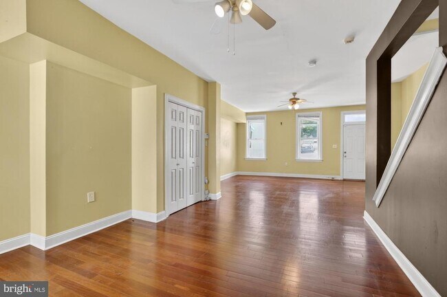 Building Photo - 219 Hermitage St