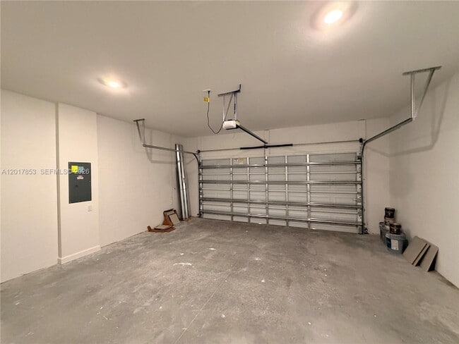Building Photo - 3917 Passion Vine Dr