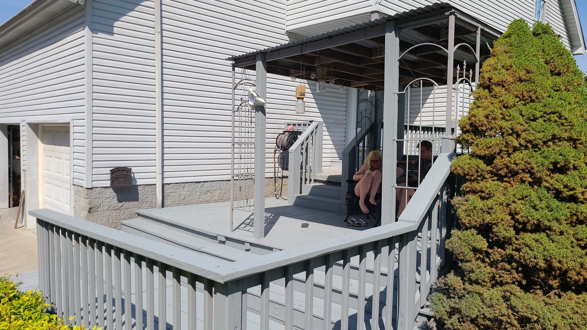 front deck - 1526 Old Oak Ln