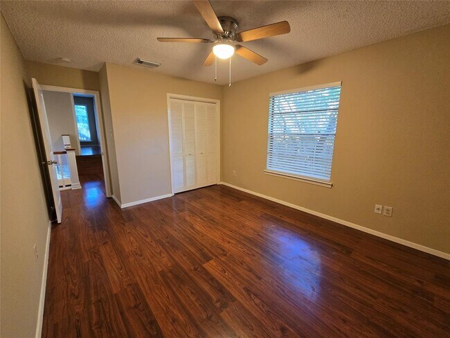 Building Photo - 604 Quail Creek Dr