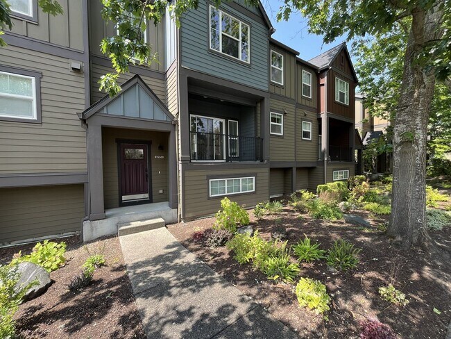 Building Photo - Distinctive 3-Story Tigard Townhouse with Stainless Steel Kitchen, Vaulted Ceilings & Attached 2-...