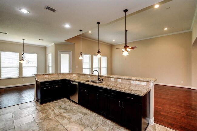 Building Photo - 106 Bella Sole