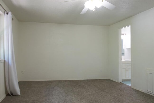 Building Photo - 3039 W Wilshire Blvd