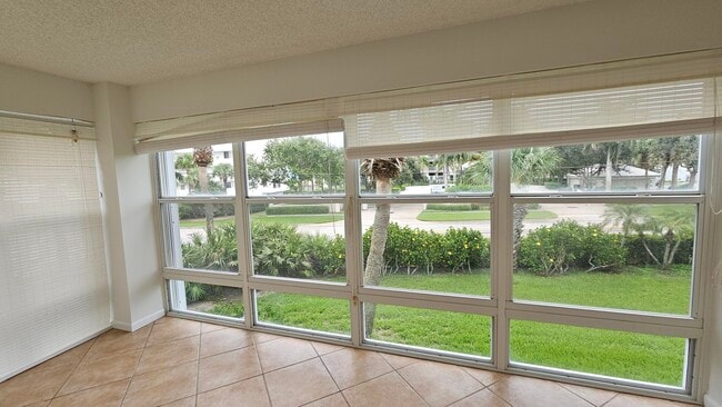 Building Photo - 1441 Ocean Dr