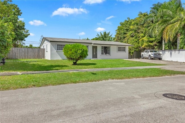 Primary Photo - 4900 SW 106th Ave