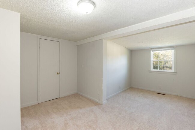 Building Photo - 307 Olivia Ln