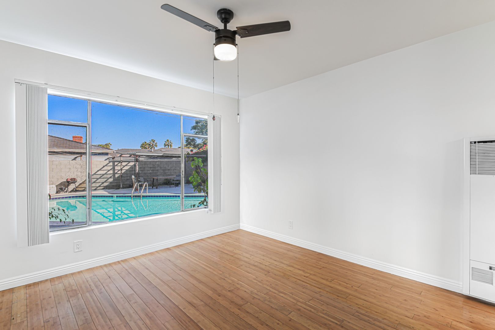 Building Photo - 809 Flora Dr