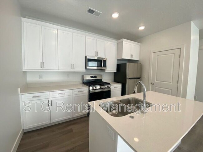 Building Photo - 5801 S Garnet Dr