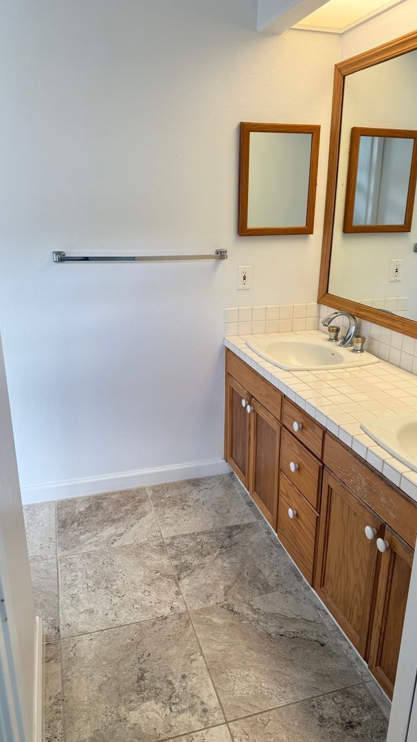 Building Photo - For Rent - 95-1028 Koliliko St.