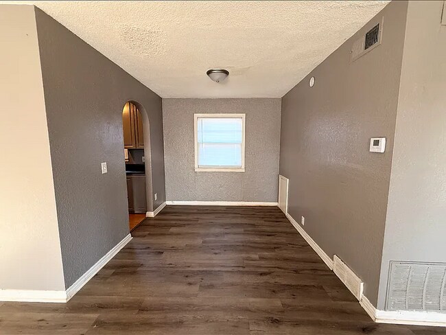 Building Photo - 2332 N Poplar St