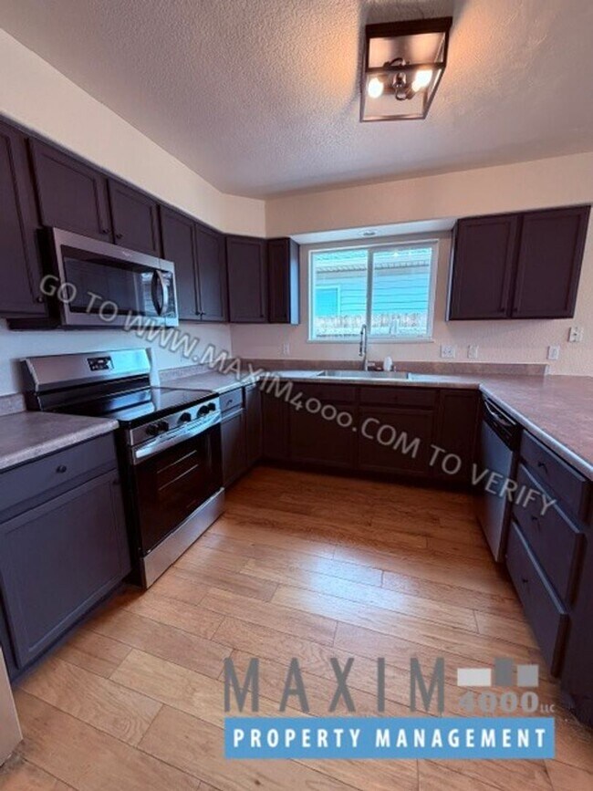 Building Photo - 255 Sargent Cir