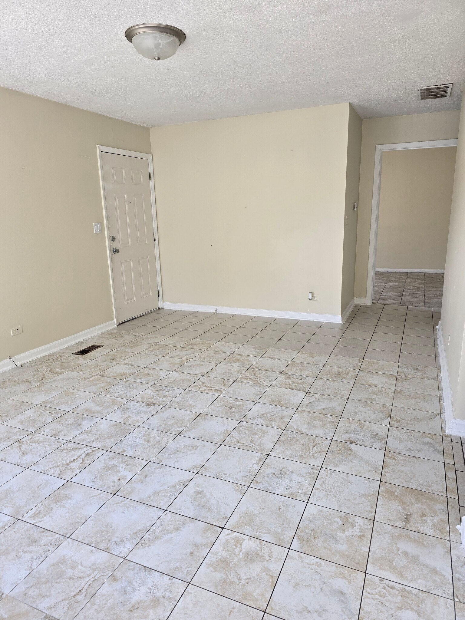 Building Photo - 1751 Queensbury Cir