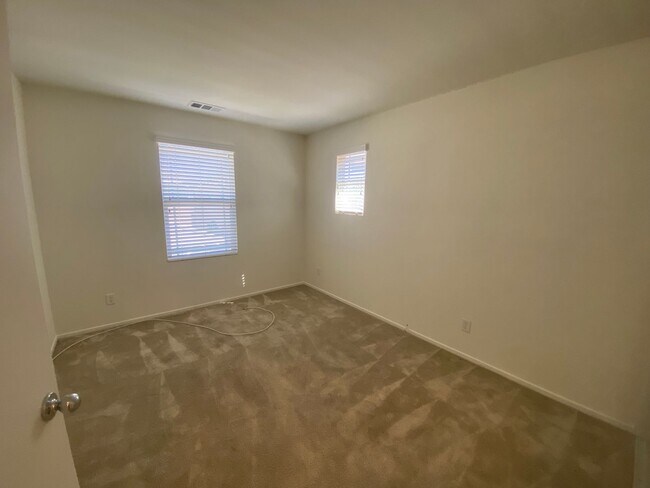 Building Photo - Palmdale 3 Bedroom -Available Now!