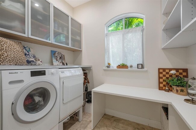 Building Photo - 755 Tiziano Ave