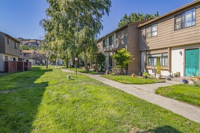 Building Photo - 2812 W 7th St