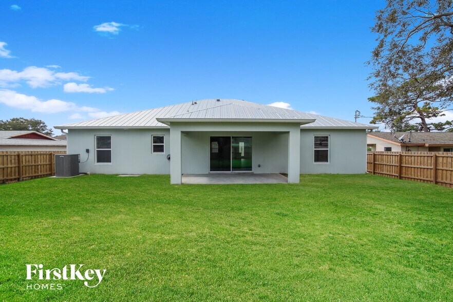 Building Photo - 249 Bordeaux Ave NE