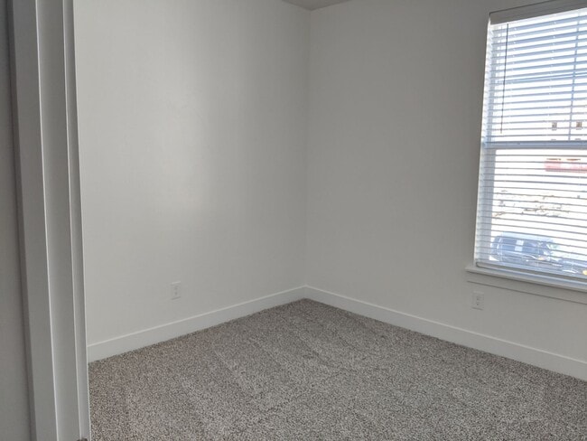 Building Photo - Beautiful 3-Bed Condo – $1,650! Move In by...