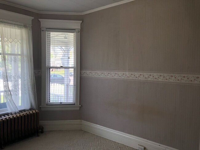 Building Photo - 1st Floor 2 Bedroom Apartment w/ Private Basement - Available July 1st