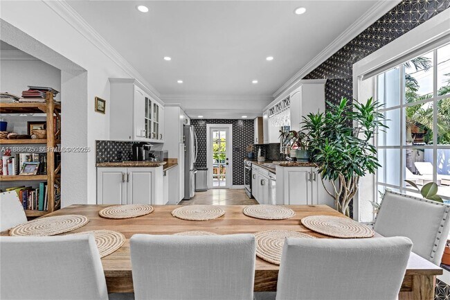 Building Photo - 9901 SW 35th Terrace