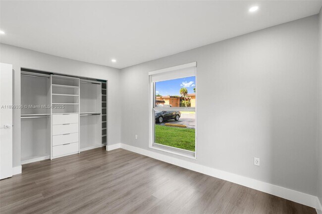 Building Photo - 9405 SW 76th St