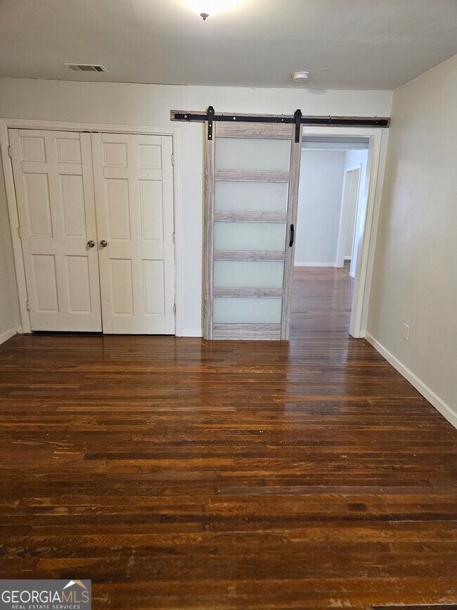 Building Photo - 3453 Glen Rd