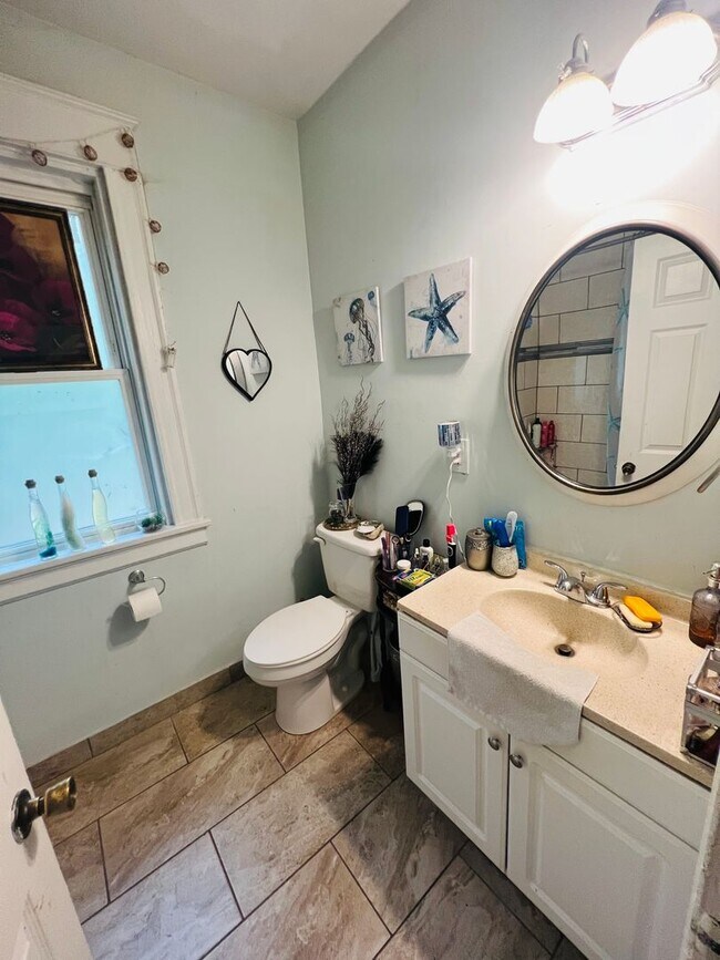 Building Photo - Charming 3bdrm/1.5bth Home Conveniently Located in Richmond's North Highland Park Subdivision w/P...