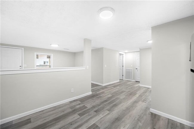Building Photo - 5955 Kemp Dr