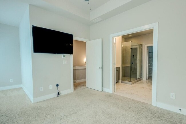 Building Photo - 728 Taylor Ct