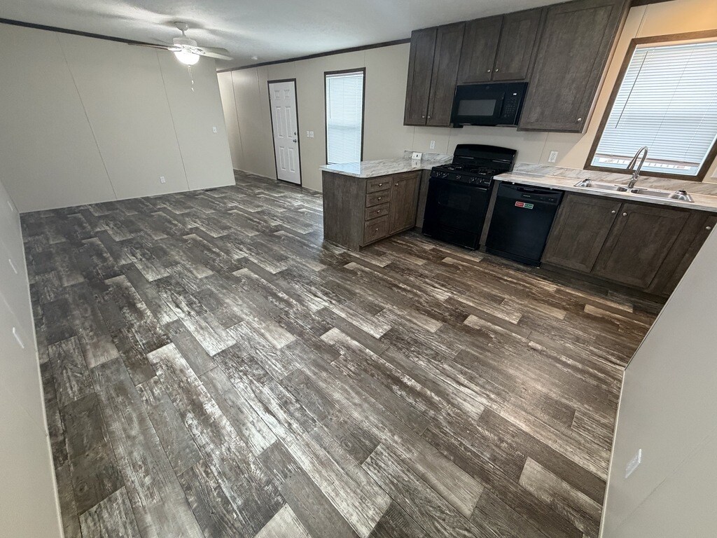 Building Photo - 38070 Ducharme Dr