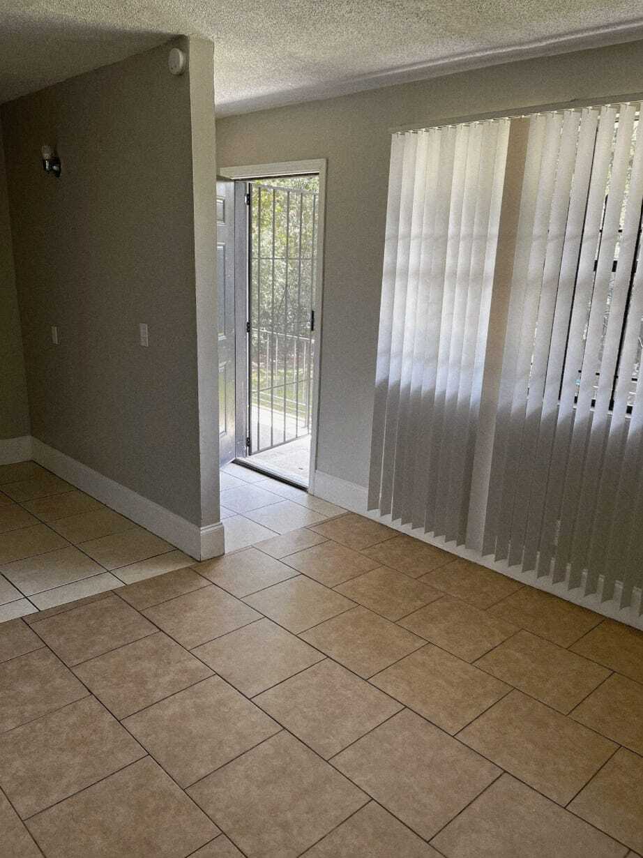 Building Photo - 2862 W 1st St